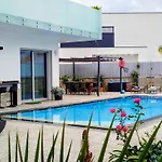 Luz 37 - Jacuzzi Terrace & Swimming Pool וילה אלבופיירה