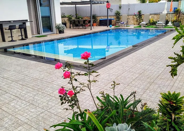 别墅 Luz 37 - Jacuzzi Terrace & Swimming Pool 阿尔布费拉