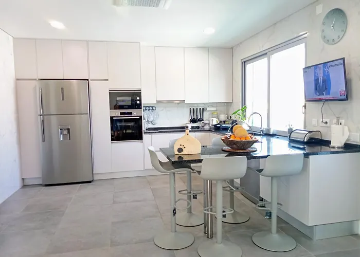 Luz 37 - Jacuzzi Terrace & Swimming Pool * Албуфейра
